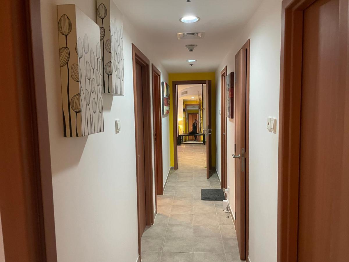 Travelers Backpackers Hostel Dubai Exterior photo