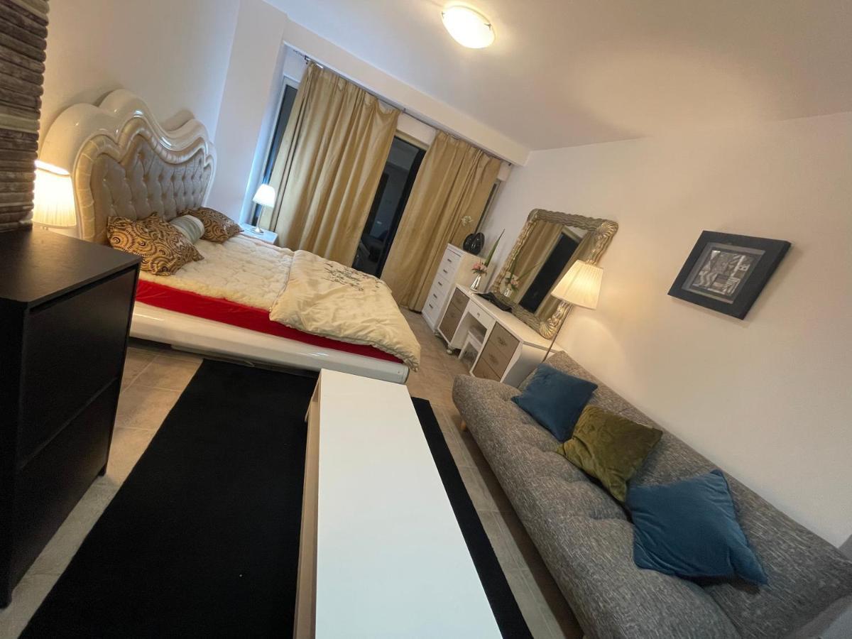 Travelers Backpackers Hostel Dubai Exterior photo