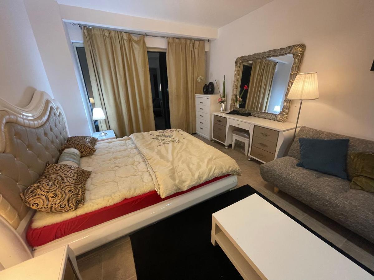 Travelers Backpackers Hostel Dubai Exterior photo